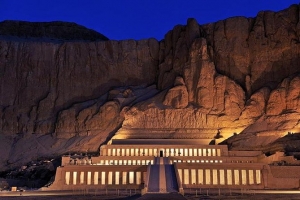 Tour the west bank (Valley of the Kings, valley of queens, Hatchepsut temple and the colossi of Memnon):